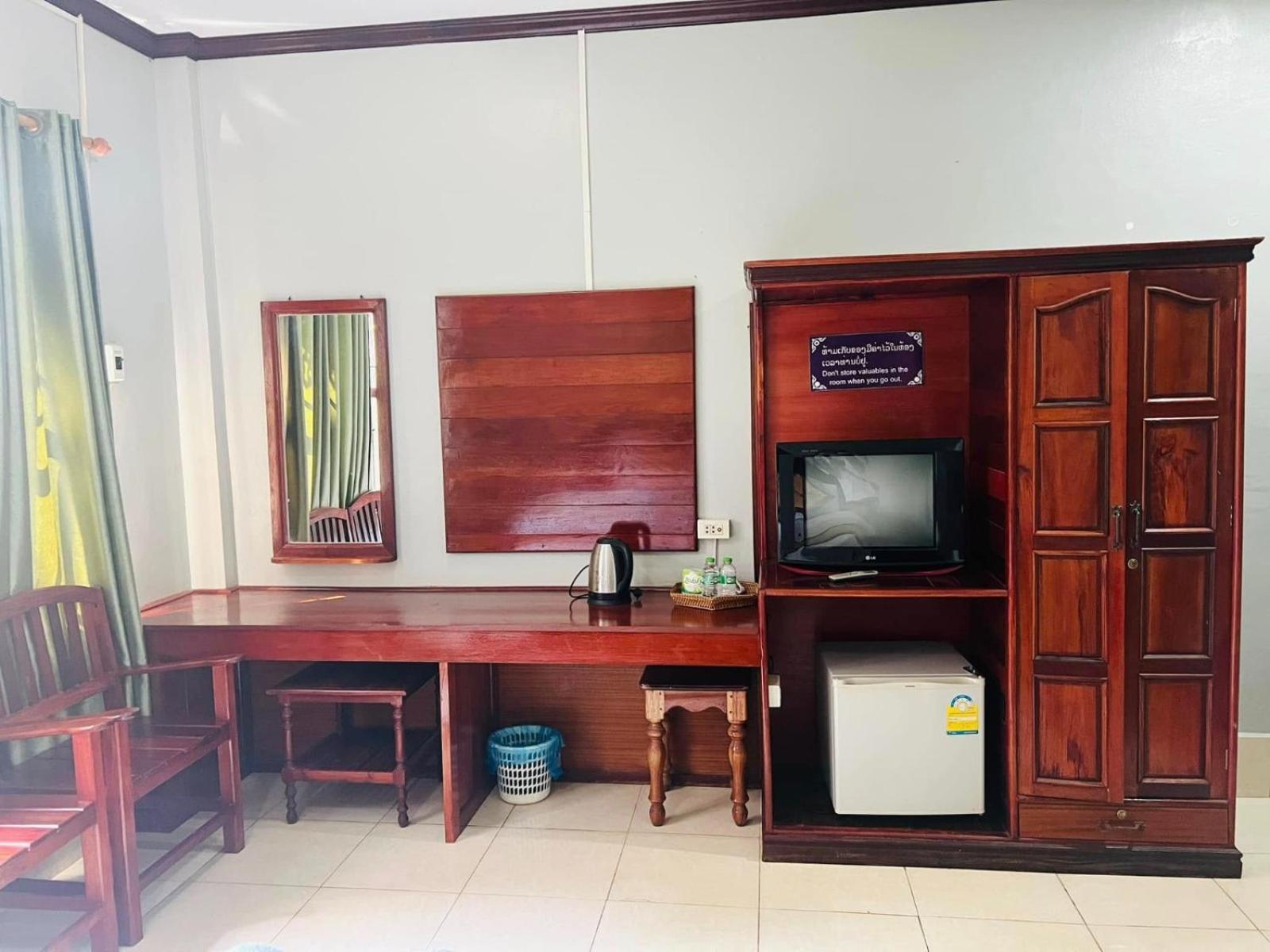 Khampaseuth Hotel Vang Vieng Exterior foto